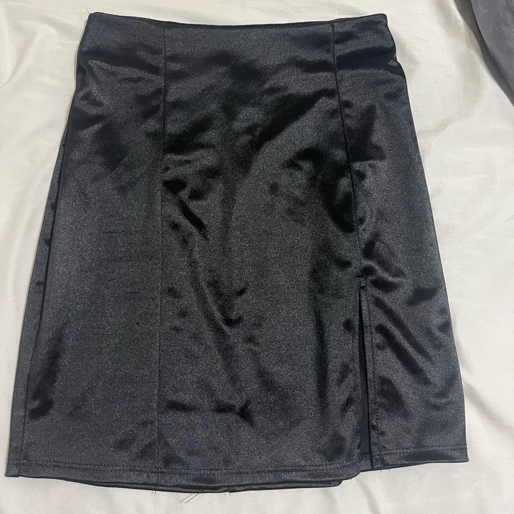 Black slit skirt